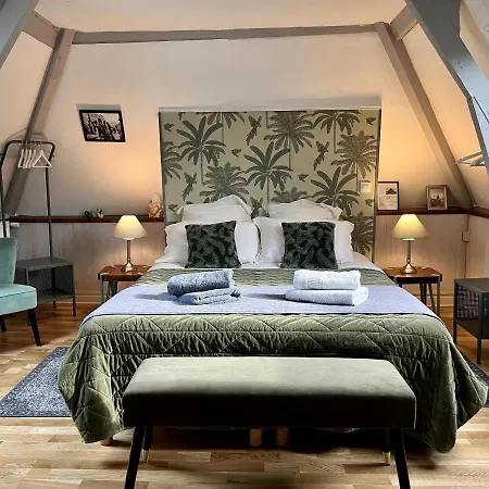 Honfleur, Entre Terre & Estuaire Bed & Breakfast